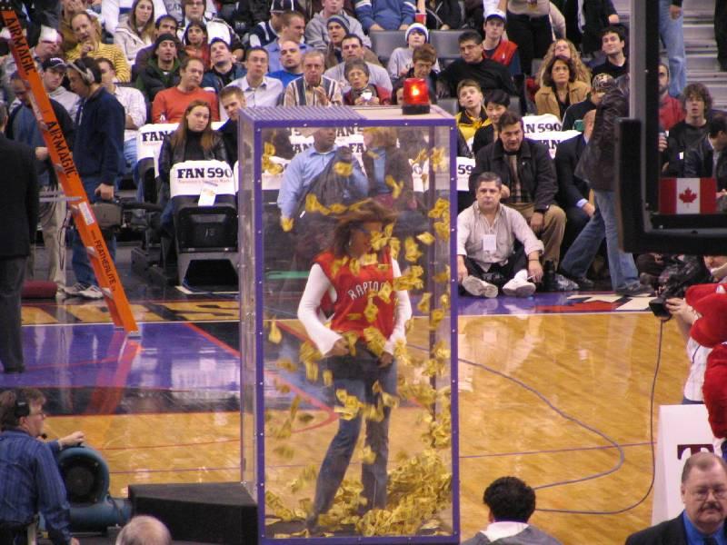 Raptors - 02.04.2005 068.jpg